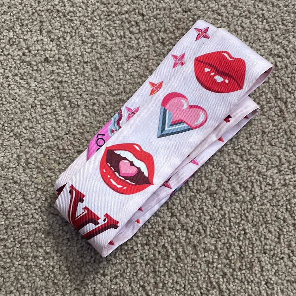 Rare Louis Vuitton bandeau twilly scarf